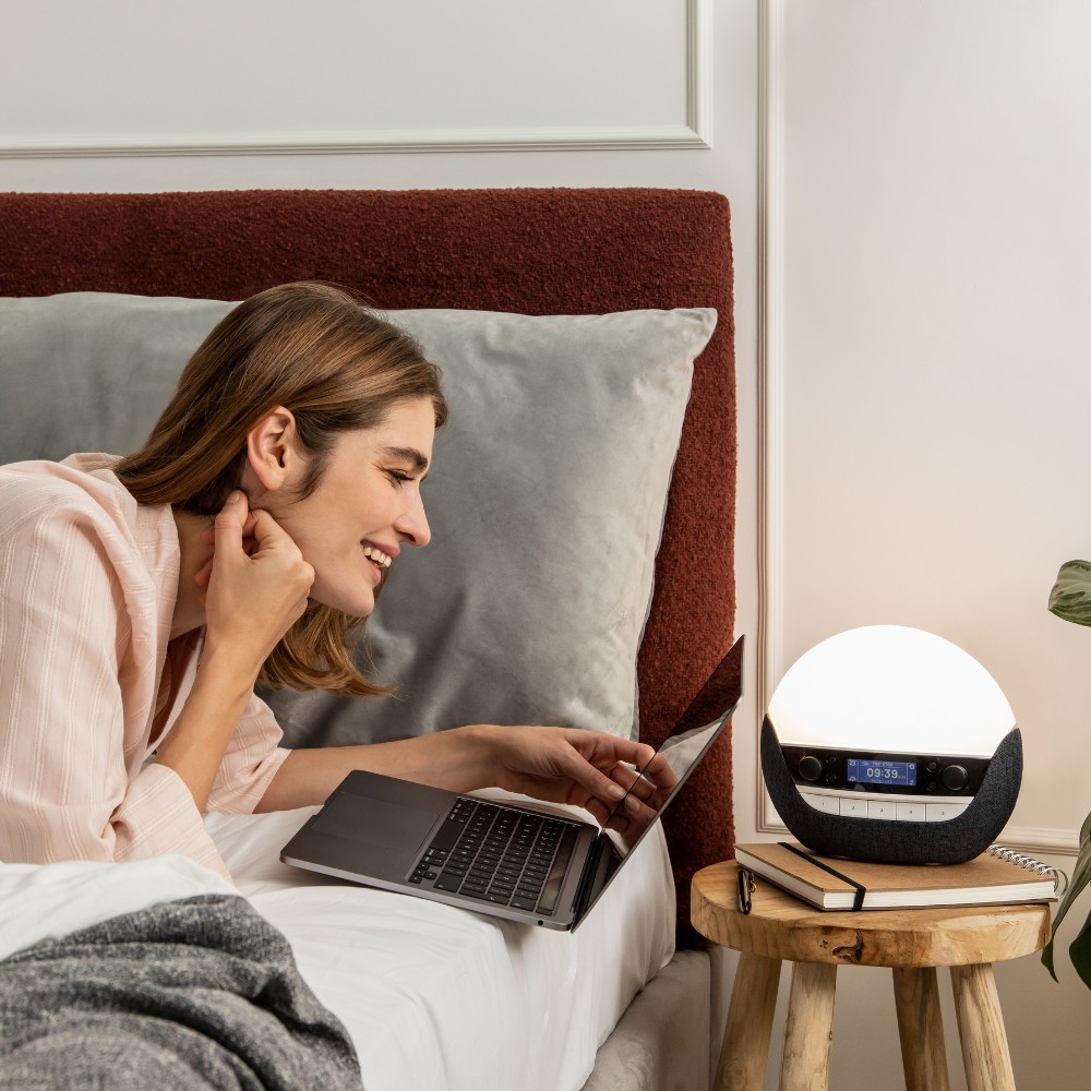 Bodyclock Luxe 750DAB – šviesos žadintuvas su baltuoju triukšmu, 20 garsų, "Bluetooth" jungtimi